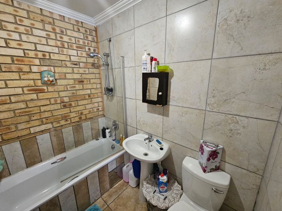 To Let 2 Bedroom Property for Rent in Vaalpark Free State